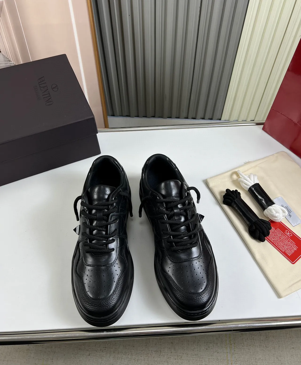Balenciaga Defender All-Black Cuir Lifestyle Sneakers 7