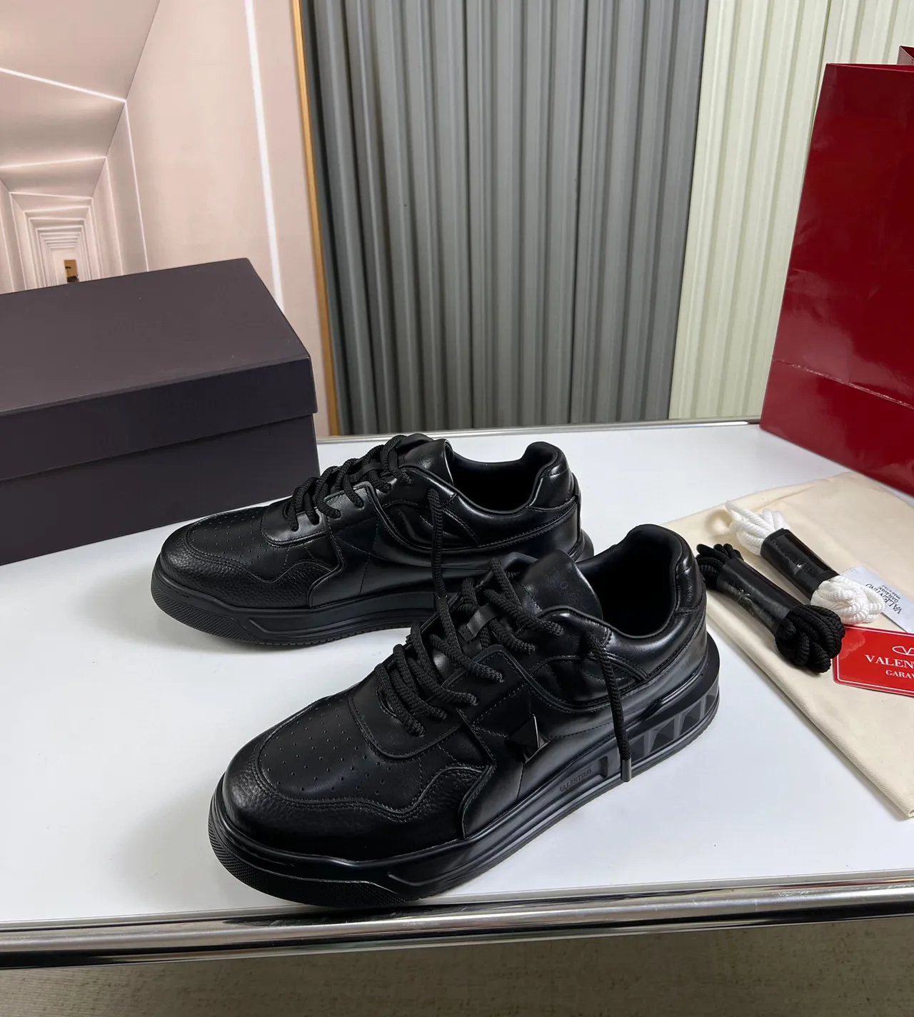 Balenciaga Defender All-Black Cuir Lifestyle Sneakers 8