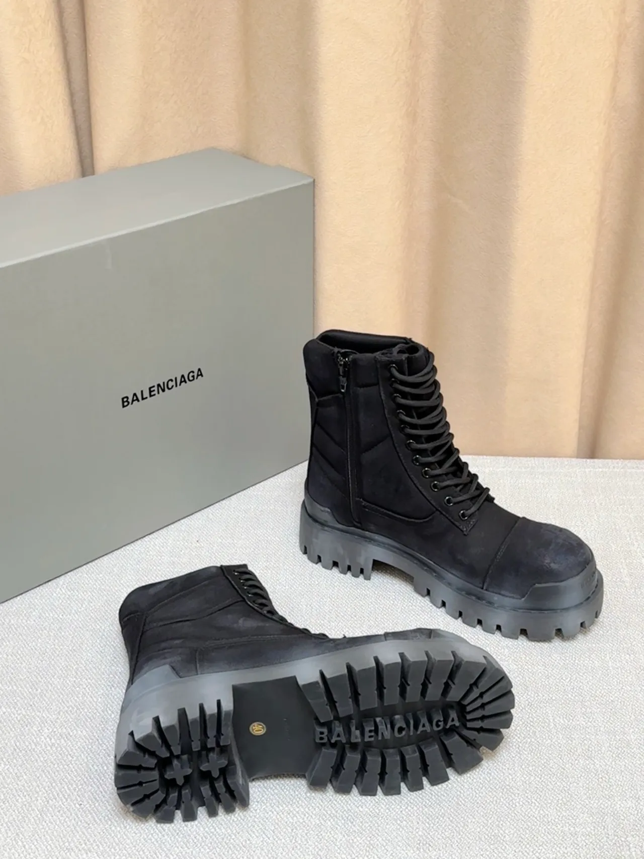Balenciaga Defender أسود سويد وجلد أحذية عمل قتالية 3