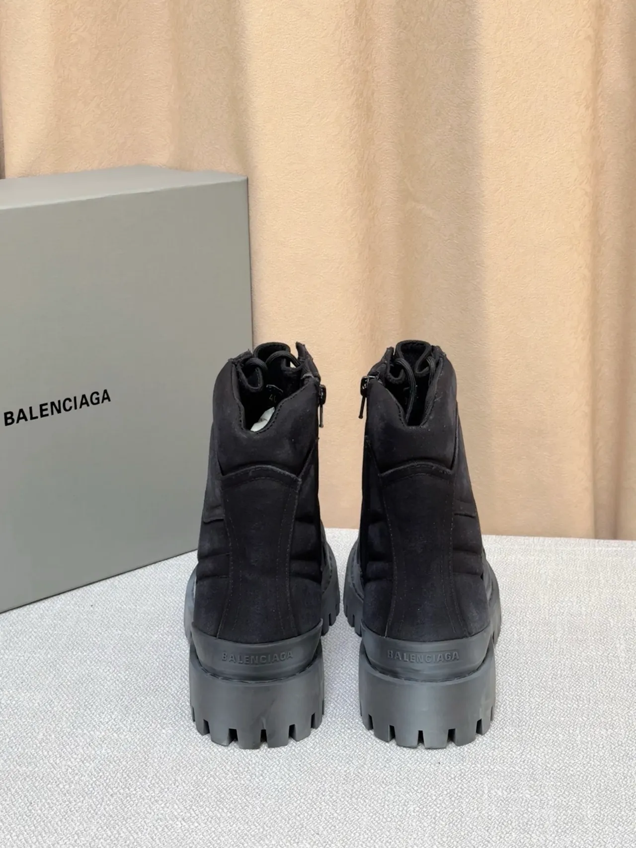 Balenciaga Defender أسود سويد وجلد أحذية عمل قتالية 4