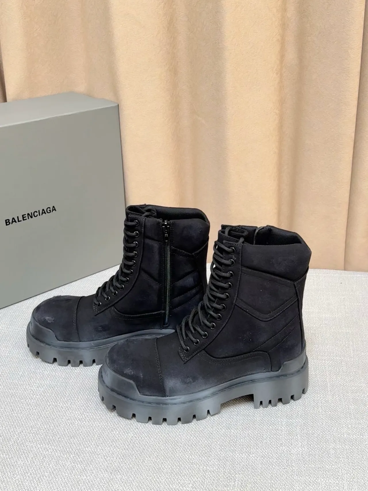 Balenciaga Defender أسود سويد وجلد أحذية عمل قتالية 5