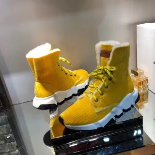 Balenciaga Defender Bottes de Neige Jaunes en Tricot avec Doublure en Shearling