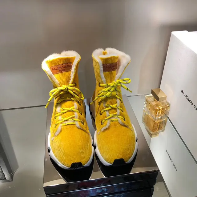 Balenciaga Defender Botas de Nieve Amarillas de Punto con Forro de Shearling 4