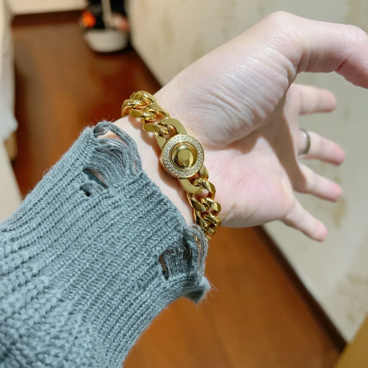 Balenciaga Collar Cadena Curb-Link de Oro Broche de Piedras Pavé 5