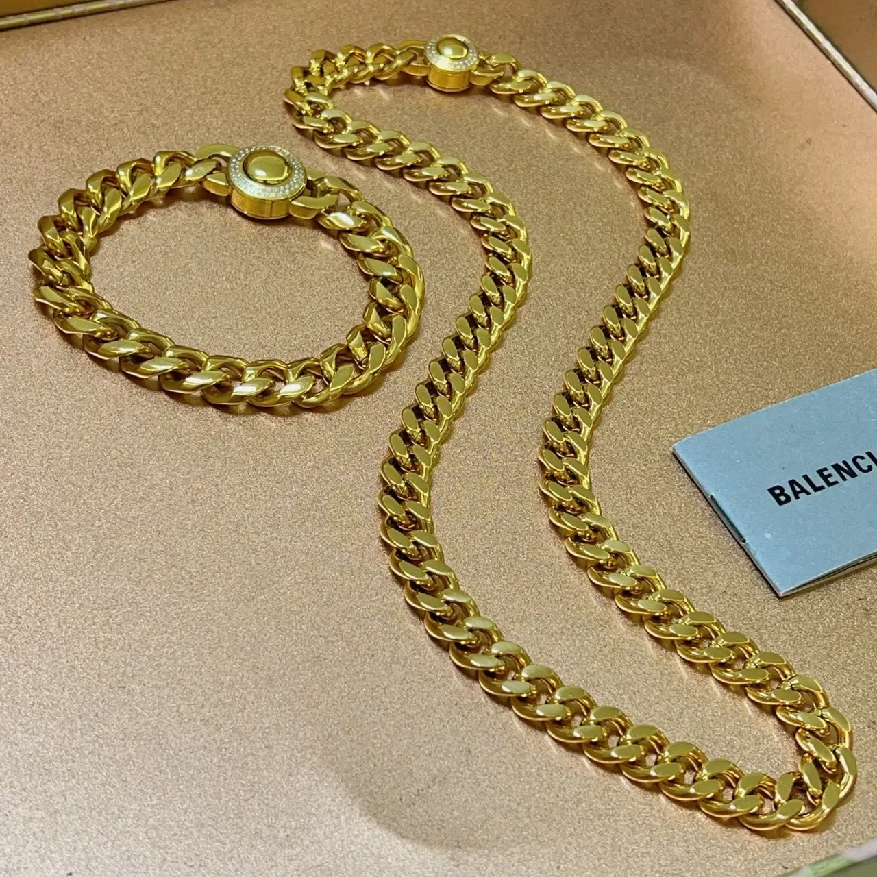 Balenciaga Collar Cadena Curb-Link de Oro Broche de Piedras Pavé 7