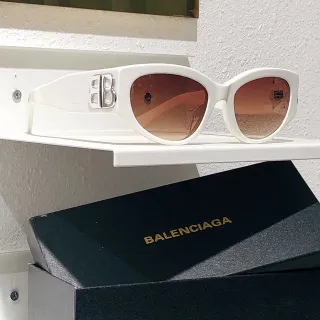 Balenciaga Hourglass نظارات شمسية كات آي أسيتات أبيض