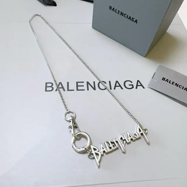 Balenciaga Logo सिल्वर ब्लैक पेंडेंट चेन नेकलेस 2