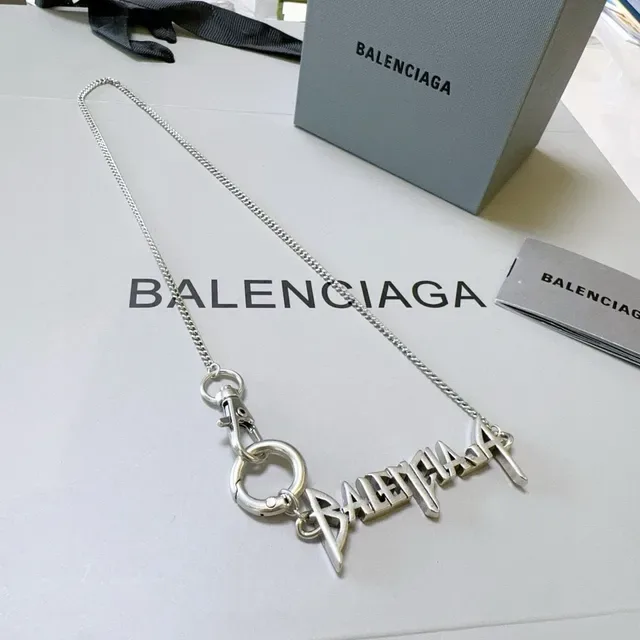 Balenciaga Logo सिल्वर ब्लैक पेंडेंट चेन नेकलेस 7