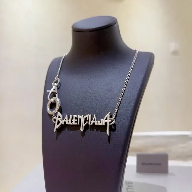 Balenciaga Logo सिल्वर ब्लैक पेंडेंट चेन नेकलेस 9