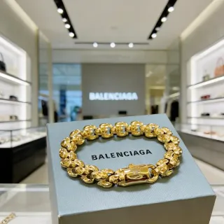 Balenciaga Pulseira Corrente de Crânio Dourada com Elos de Crânio