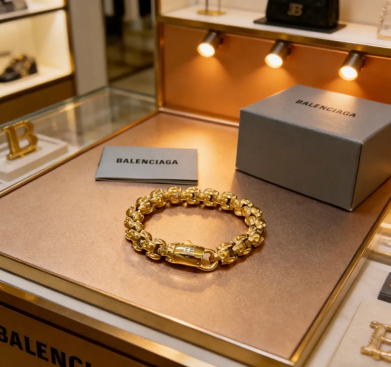 Balenciaga Pulsera Cadena de Calaveras Dorada con Enlaces de Calavera 3