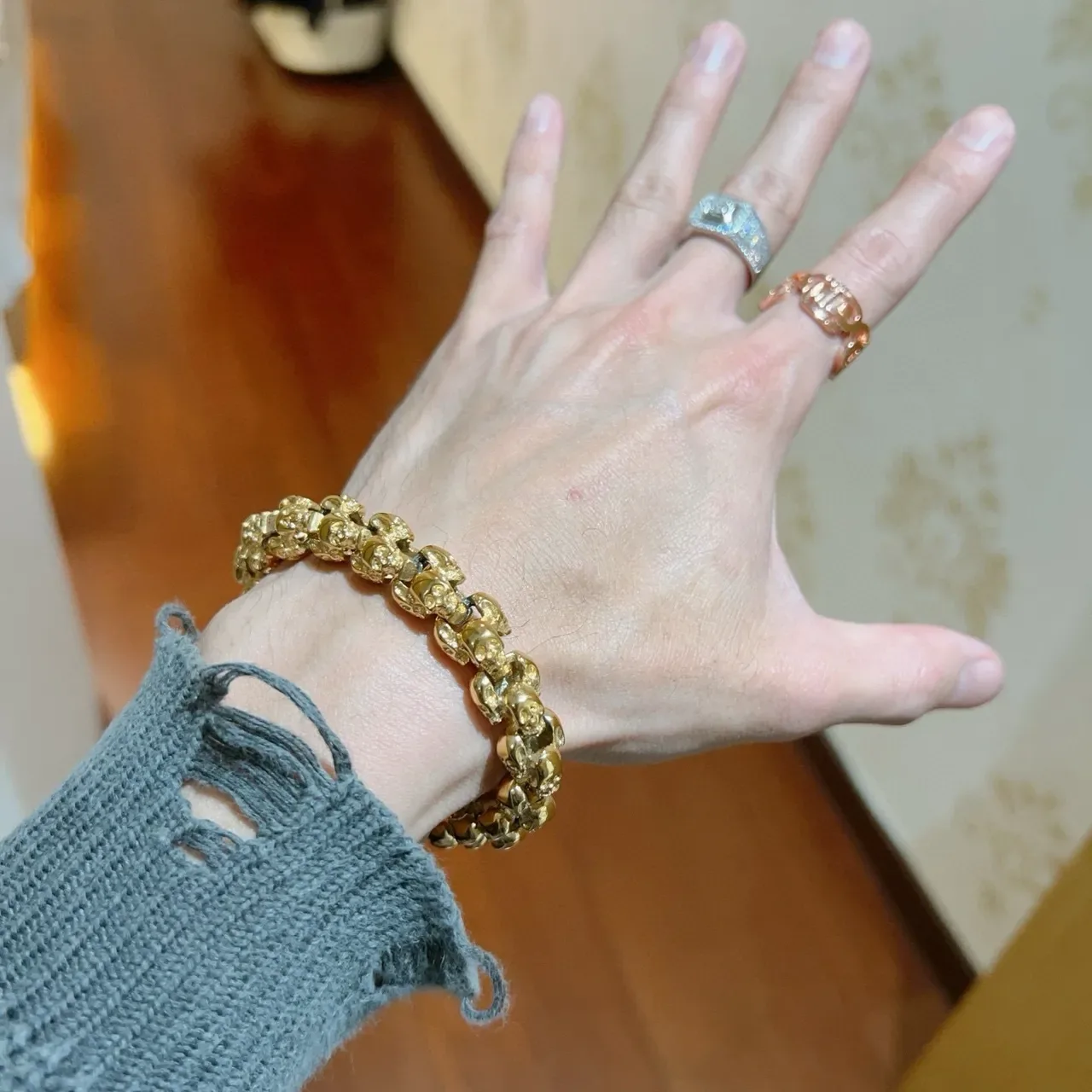 Balenciaga Pulsera Cadena de Calaveras Dorada con Enlaces de Calavera 8