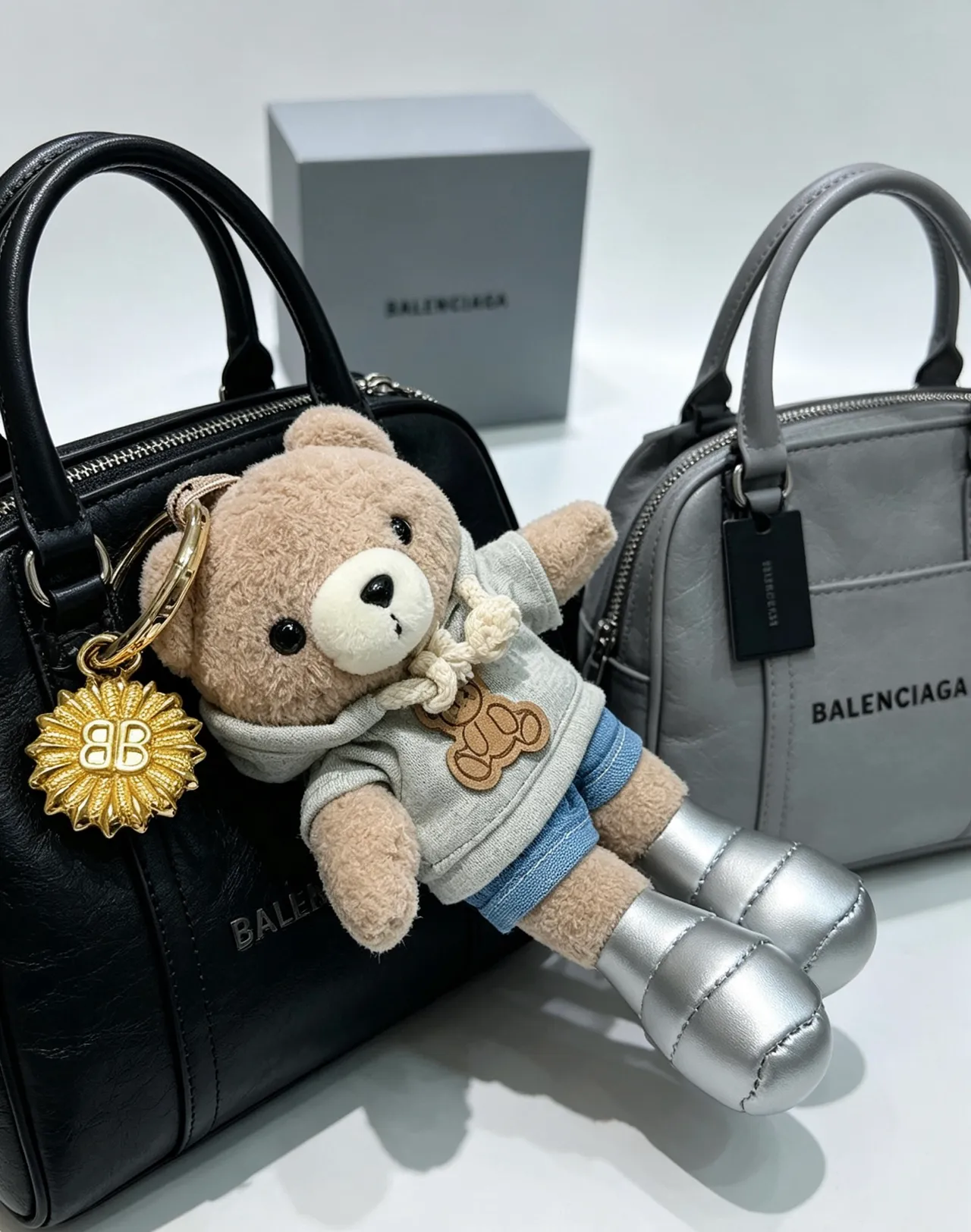 Balenciaga Teddy Bear बीज ग्रे प्लश सिल्वर पफर बूट्स हैंडबैग 4