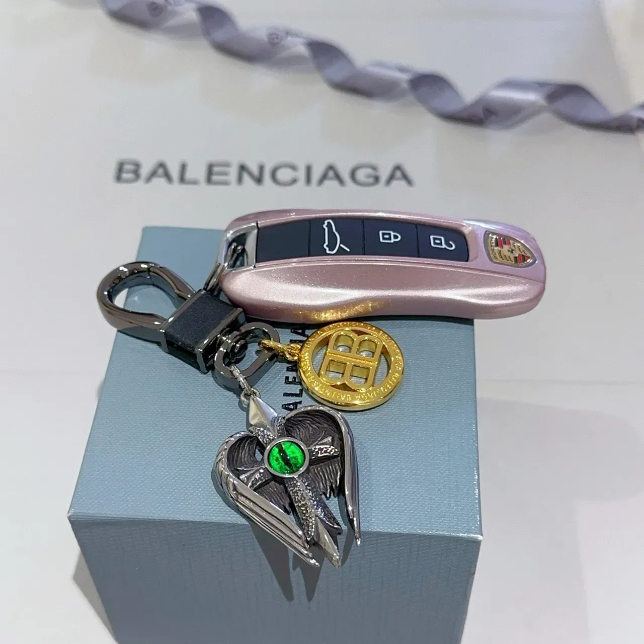 Pendentif Balenciaga Winged Cross Argent Or Cabochon Œil Vert 6