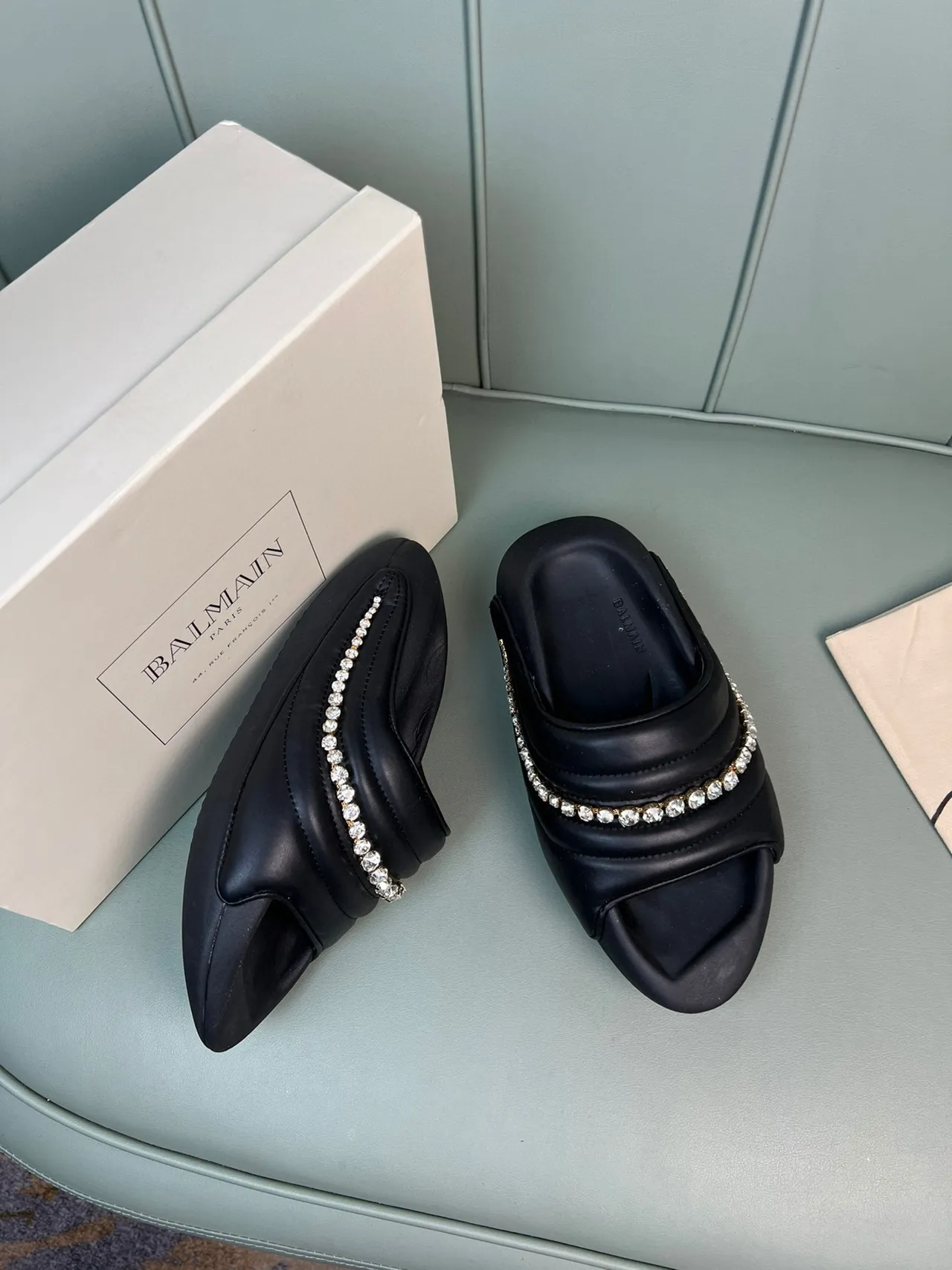 Balmain B-Court 黑色银色 绗缝 填充上部 水晶装饰带 拖鞋 5