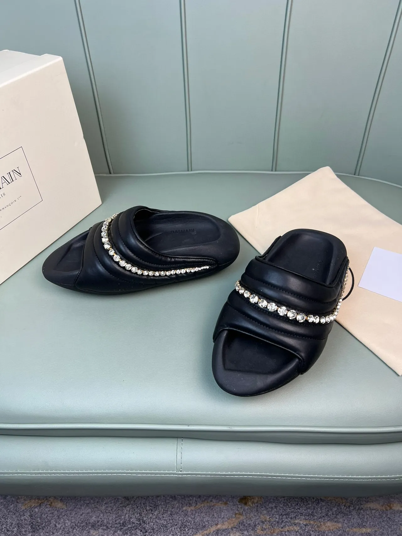 Balmain B-Court 黑色银色 绗缝 填充上部 水晶装饰带 拖鞋 7