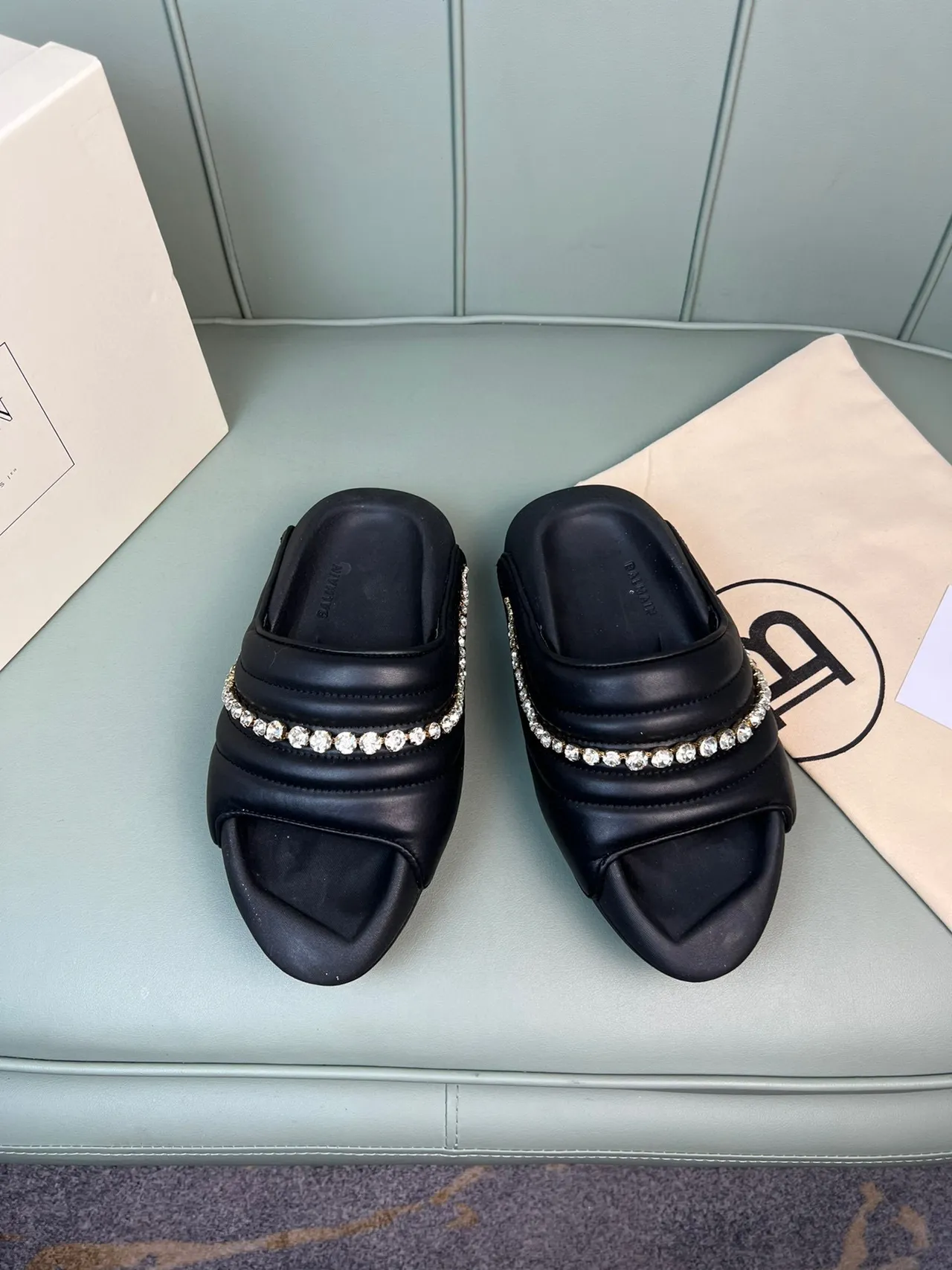 Balmain B-Court 黑色银色 绗缝 填充上部 水晶装饰带 拖鞋 8