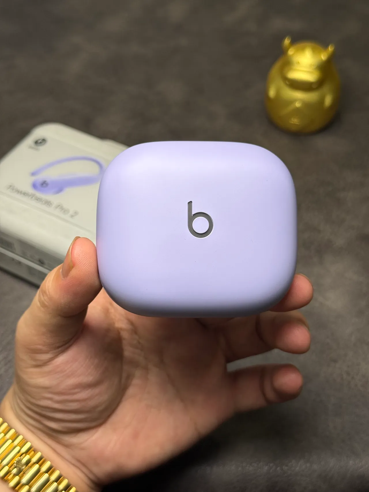 Beats Powerbeats Pro 2 बैंगनी सफेद कॉम्पैक्ट चौकोर केस मैट लैवेंडर फिनिश TWS ईयरबड्स 19