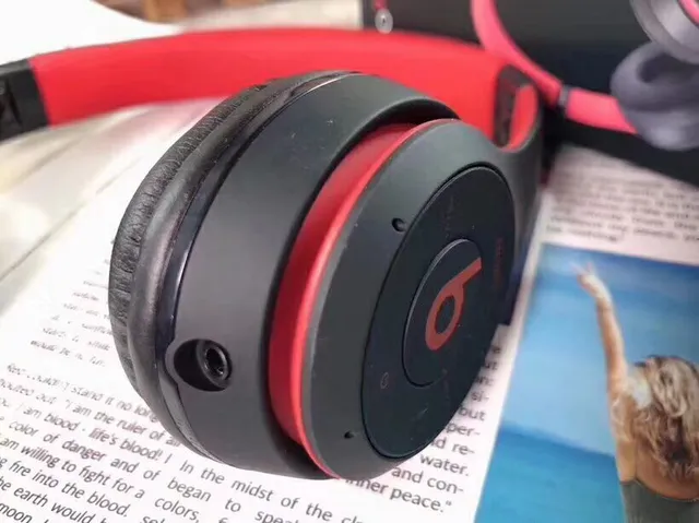 Beats Solo³ inalámbricos edición especial roja auriculares over-ear 7