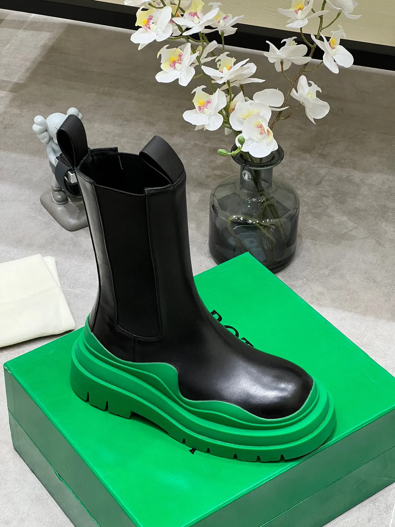 Bottega Veneta Le Cagole Botas Chelsea Pretas e Verdes 4