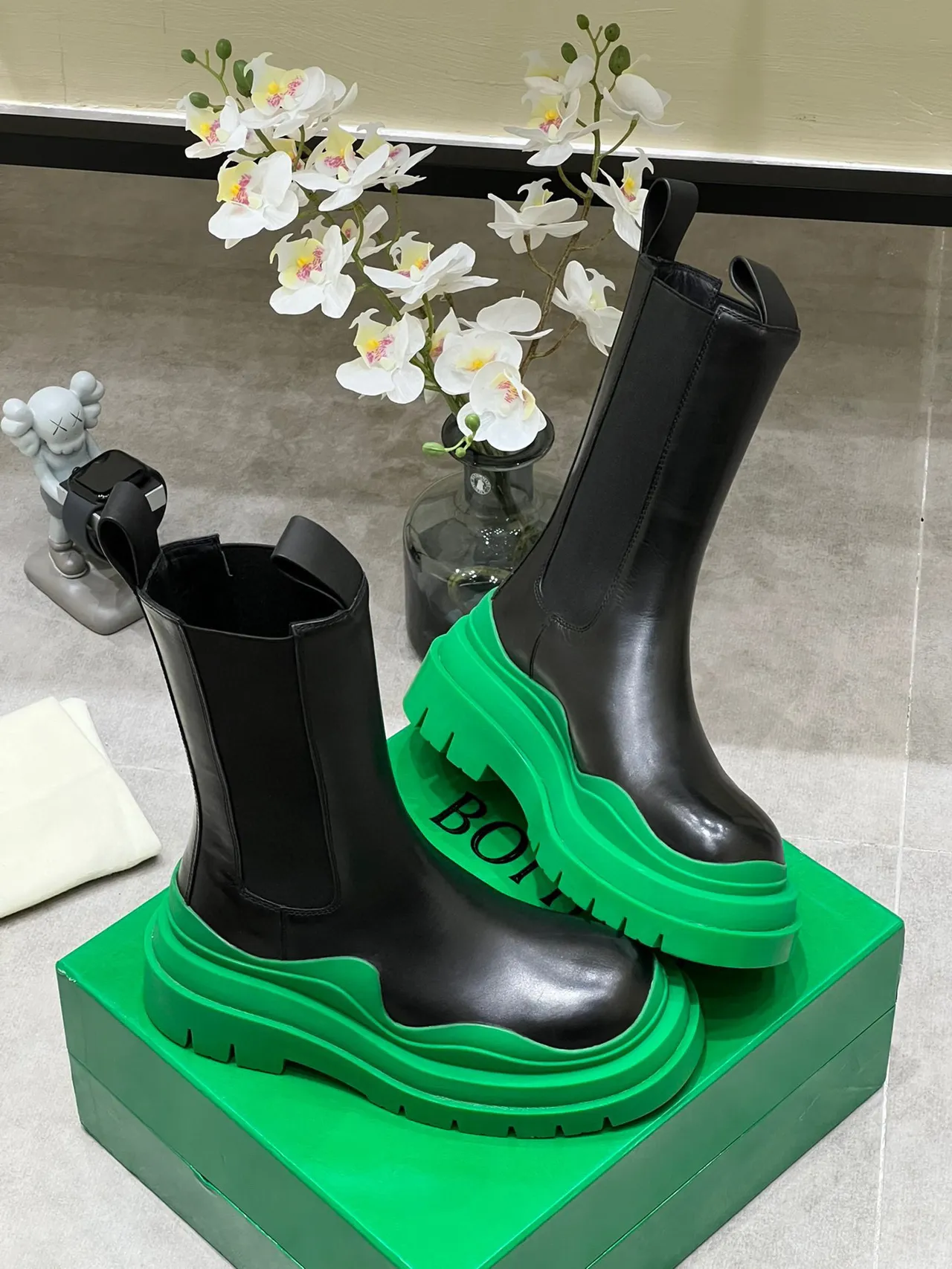 Bottega Veneta Le Cagole Botas Chelsea Pretas e Verdes 5