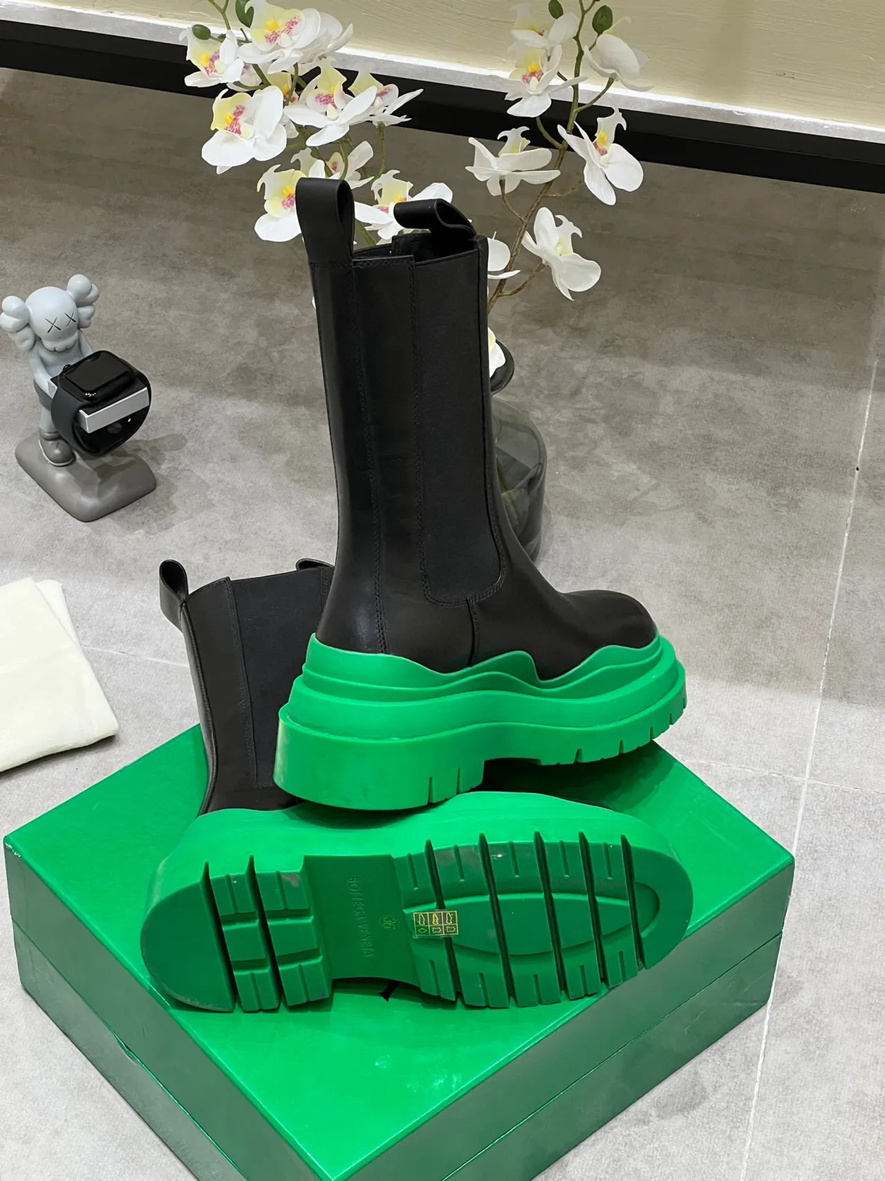 Bottega Veneta Le Cagole Botas Chelsea Pretas e Verdes 6