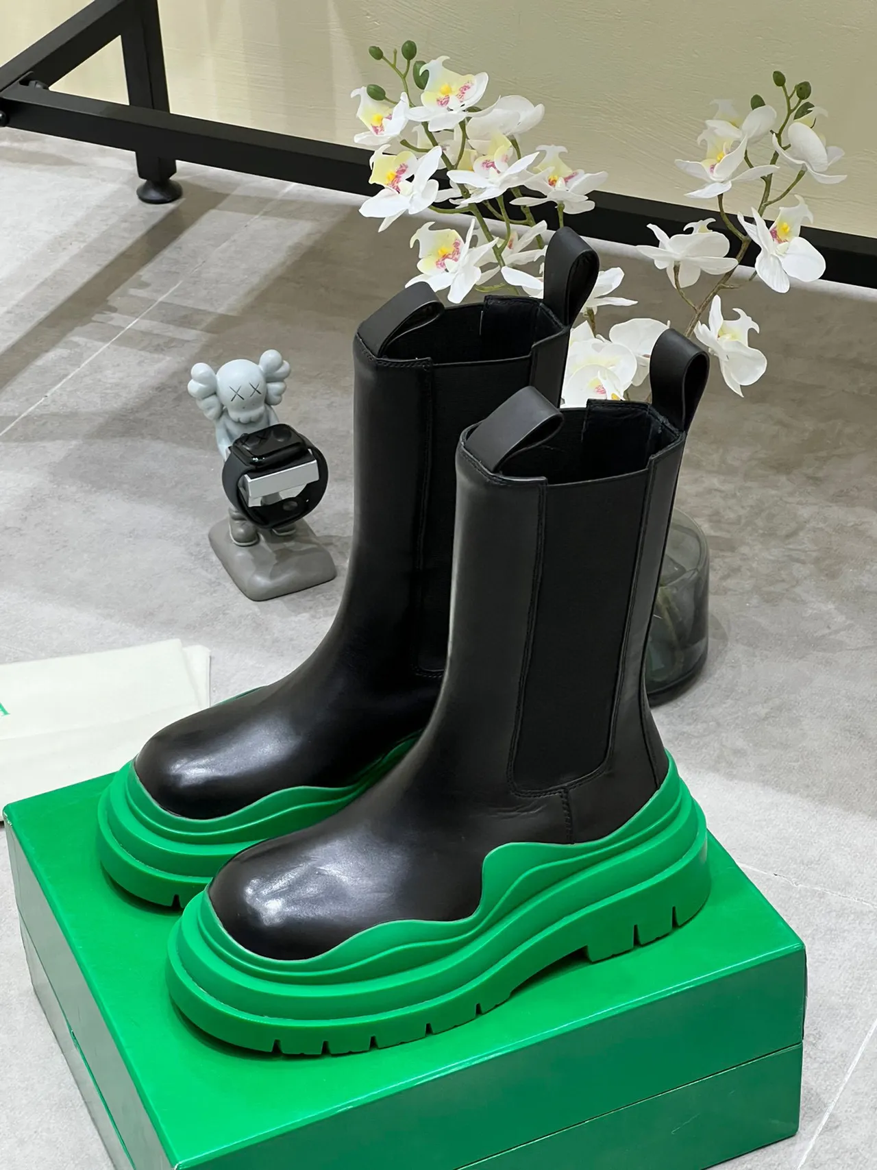 Bottega Veneta Le Cagole Botas Chelsea Pretas e Verdes 9