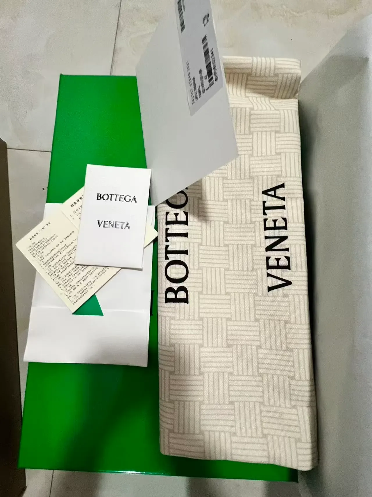 Bottega Veneta Prata Preto Metálico Jaula Superposição Painéis Grade Malha Ventilação Tênis Lifestyle 10