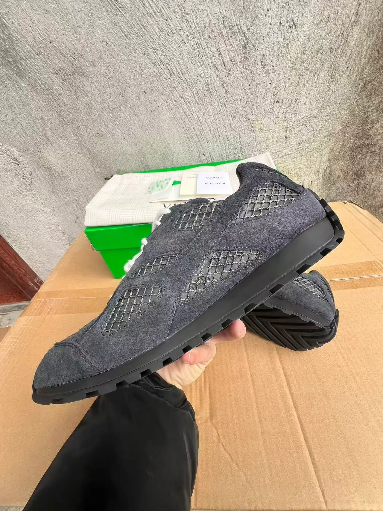 Bottega Veneta 麂皮与网面系带运动鞋 5