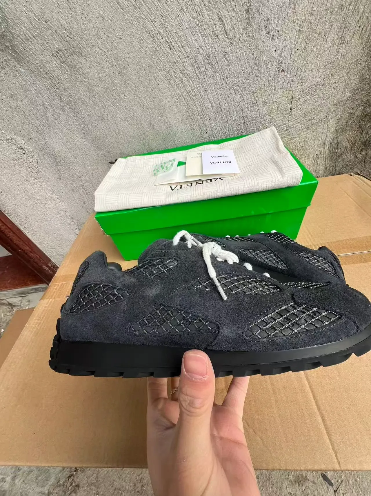 Bottega Veneta 麂皮与网面系带运动鞋 7
