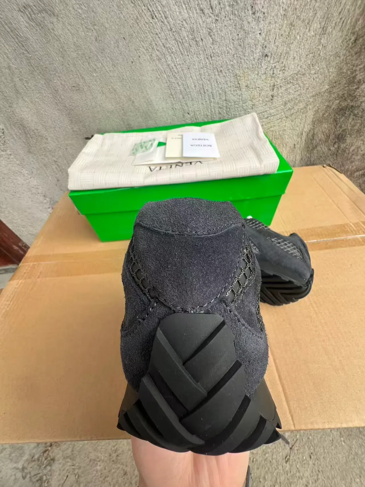 Bottega Veneta 麂皮与网面系带运动鞋 8