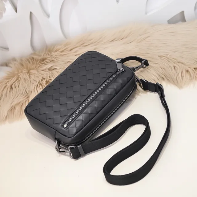 Bottega Veneta The Pouch Preto Intrecciato Couro Tricotado Bolsa Mensageiro 3