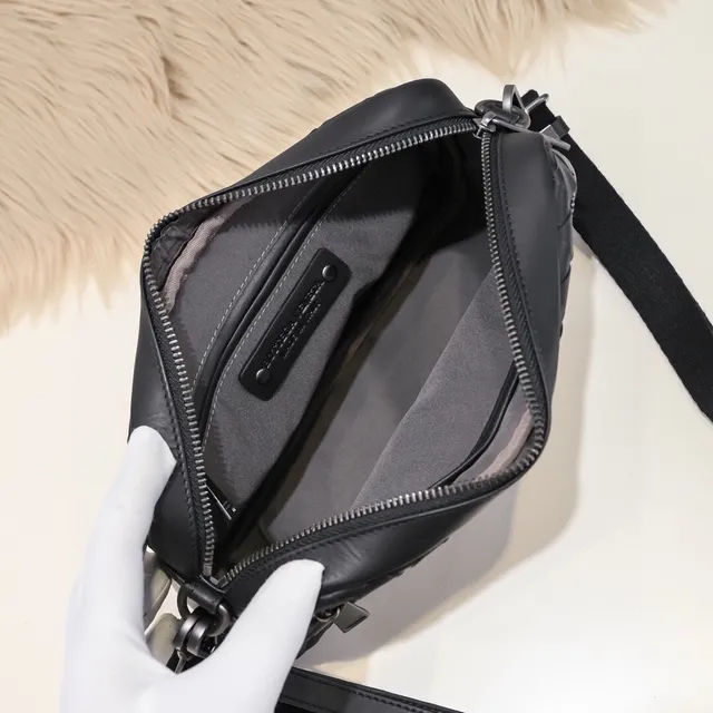 Bottega Veneta The Pouch Preto Intrecciato Couro Tricotado Bolsa Mensageiro 6