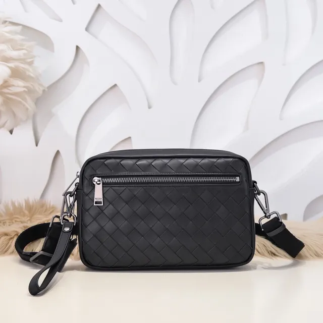 Bottega Veneta The Pouch Preto Intrecciato Couro Tricotado Bolsa Mensageiro 7
