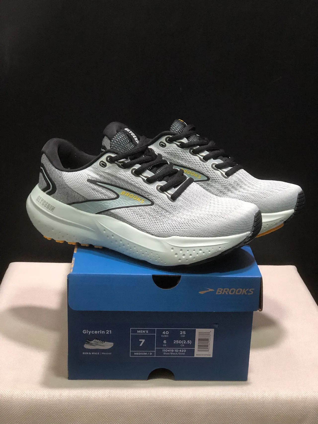 Brooks Glycerin 浅灰和薄荷 跑鞋 2