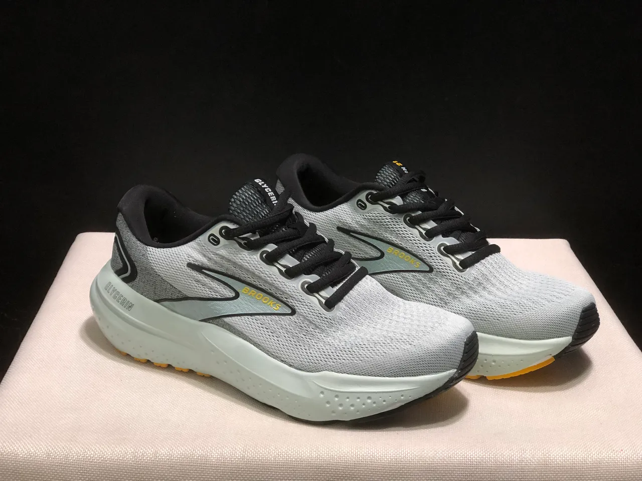 Brooks Glycerin 浅灰和薄荷 跑鞋 6