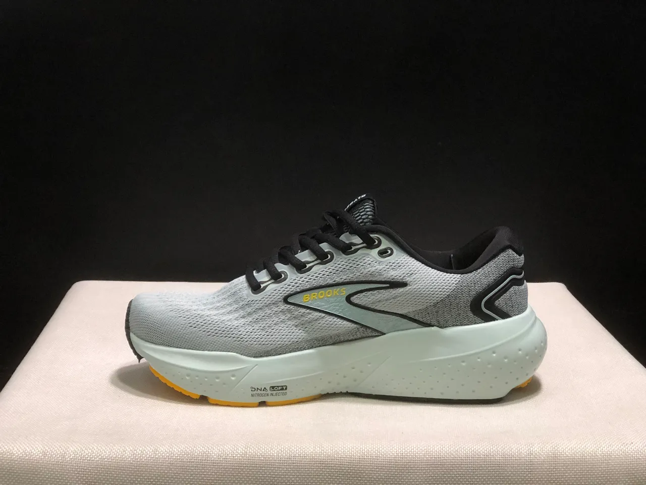 Brooks Glycerin 浅灰和薄荷 跑鞋 7