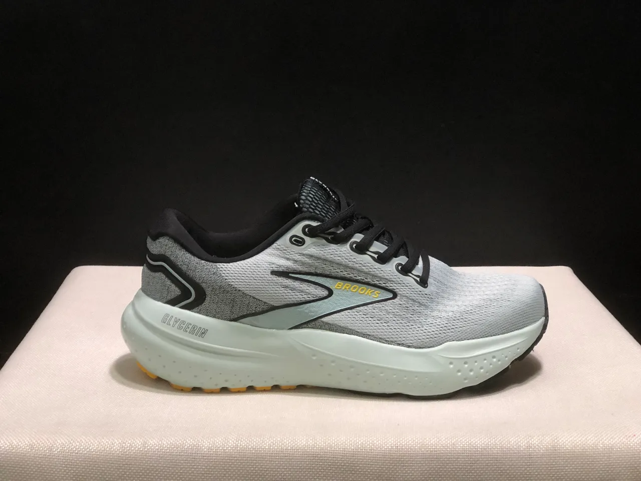 Brooks Glycerin 浅灰和薄荷 跑鞋 8