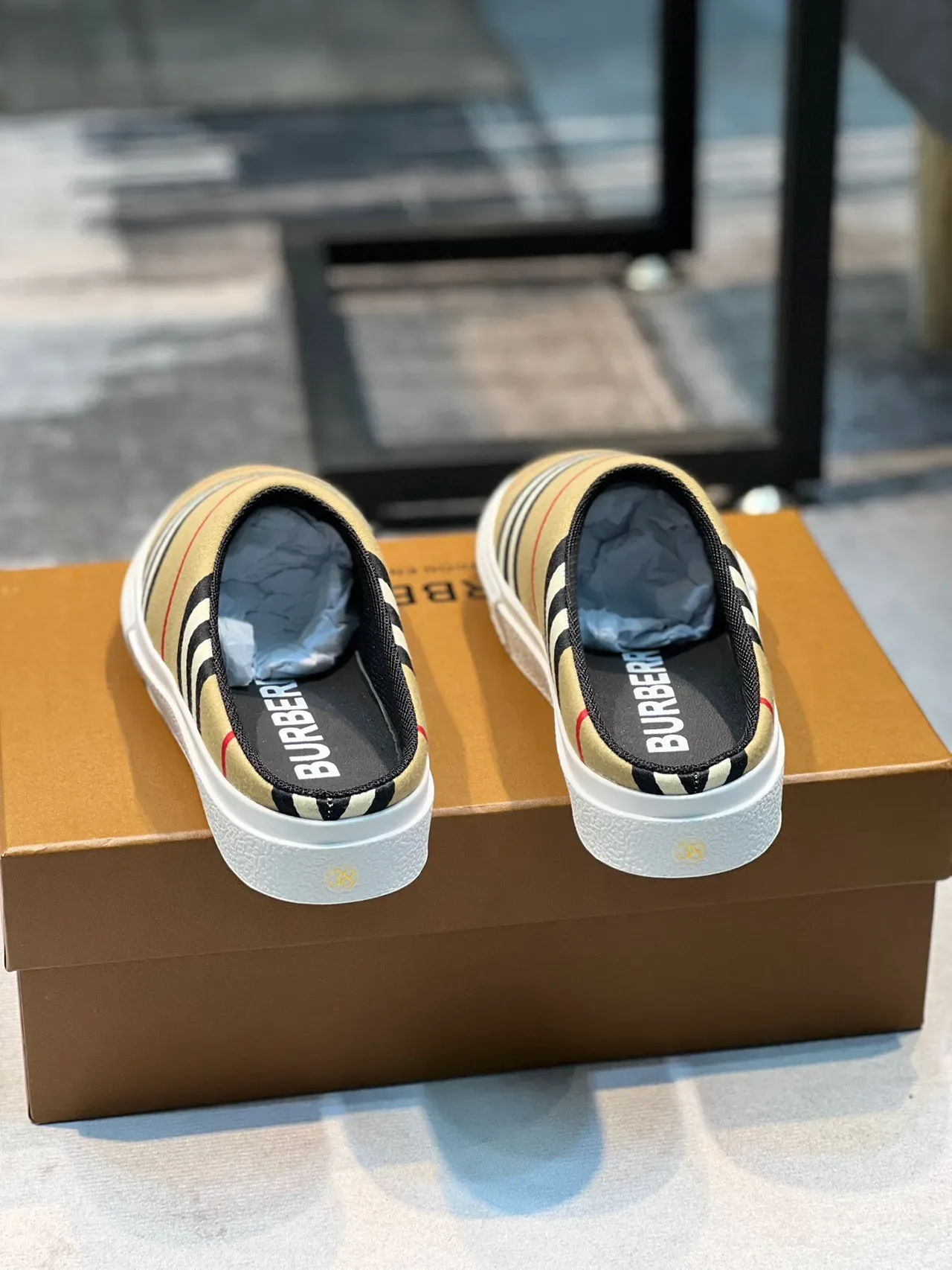 Burberry বেইজ কালো ধারি ক্যানভাস উপর ব্যাকলেস মুল সিলহুয়েট ক্যাজুয়াল জুতা 3