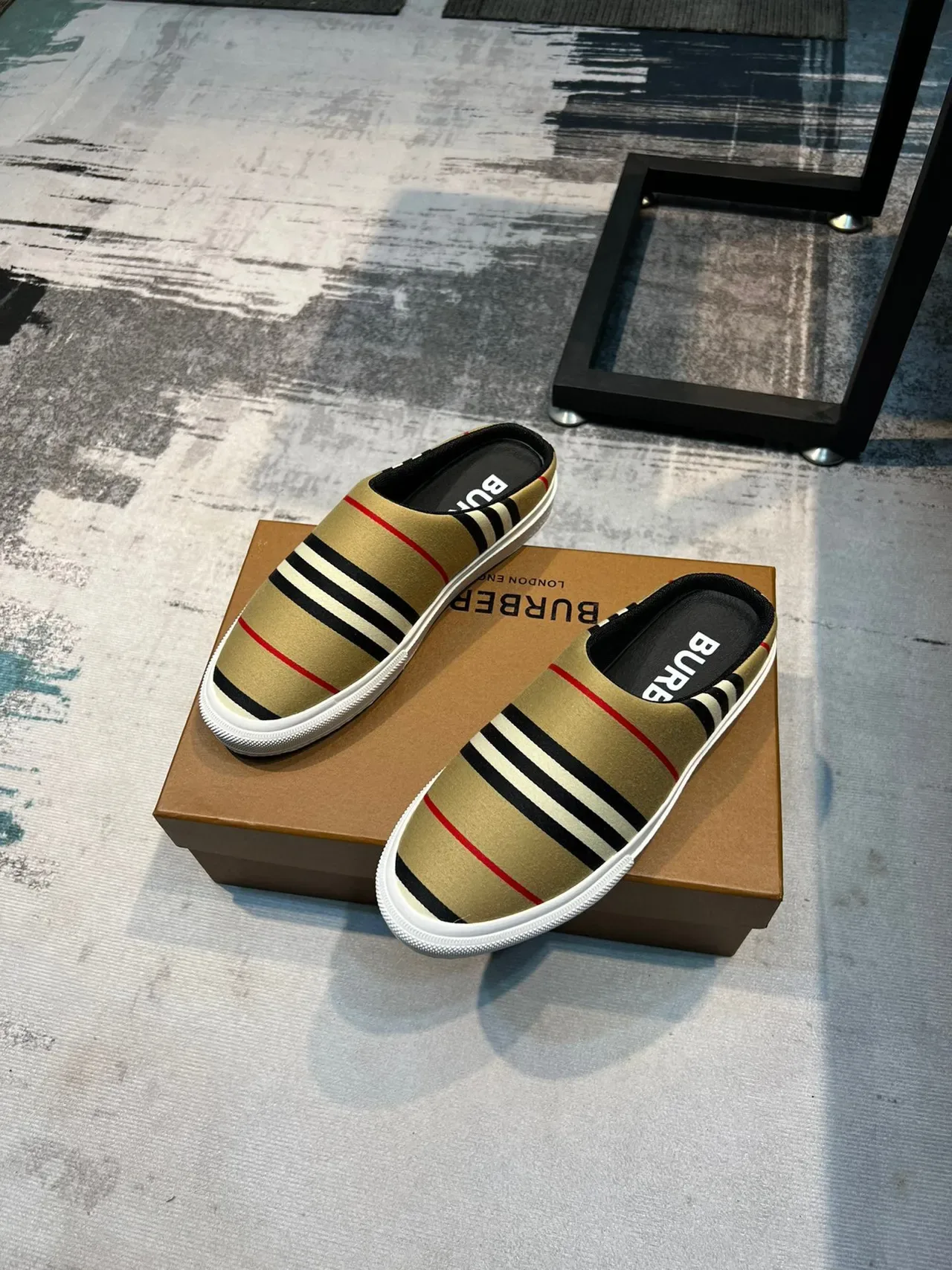 Burberry বেইজ কালো ধারি ক্যানভাস উপর ব্যাকলেস মুল সিলহুয়েট ক্যাজুয়াল জুতা 5