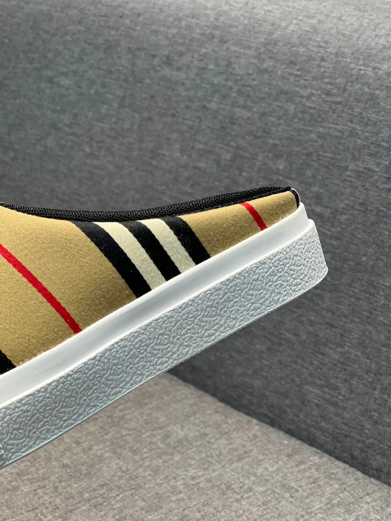 Burberry বেইজ কালো ধারি ক্যানভাস উপর ব্যাকলেস মুল সিলহুয়েট ক্যাজুয়াল জুতা 8