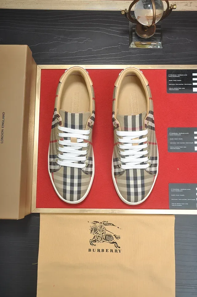Burberry بيج أبيض باترون مربعات قماش كانفاس أعلى سولا مطاطية سنيكرز أسلوب حياة 4