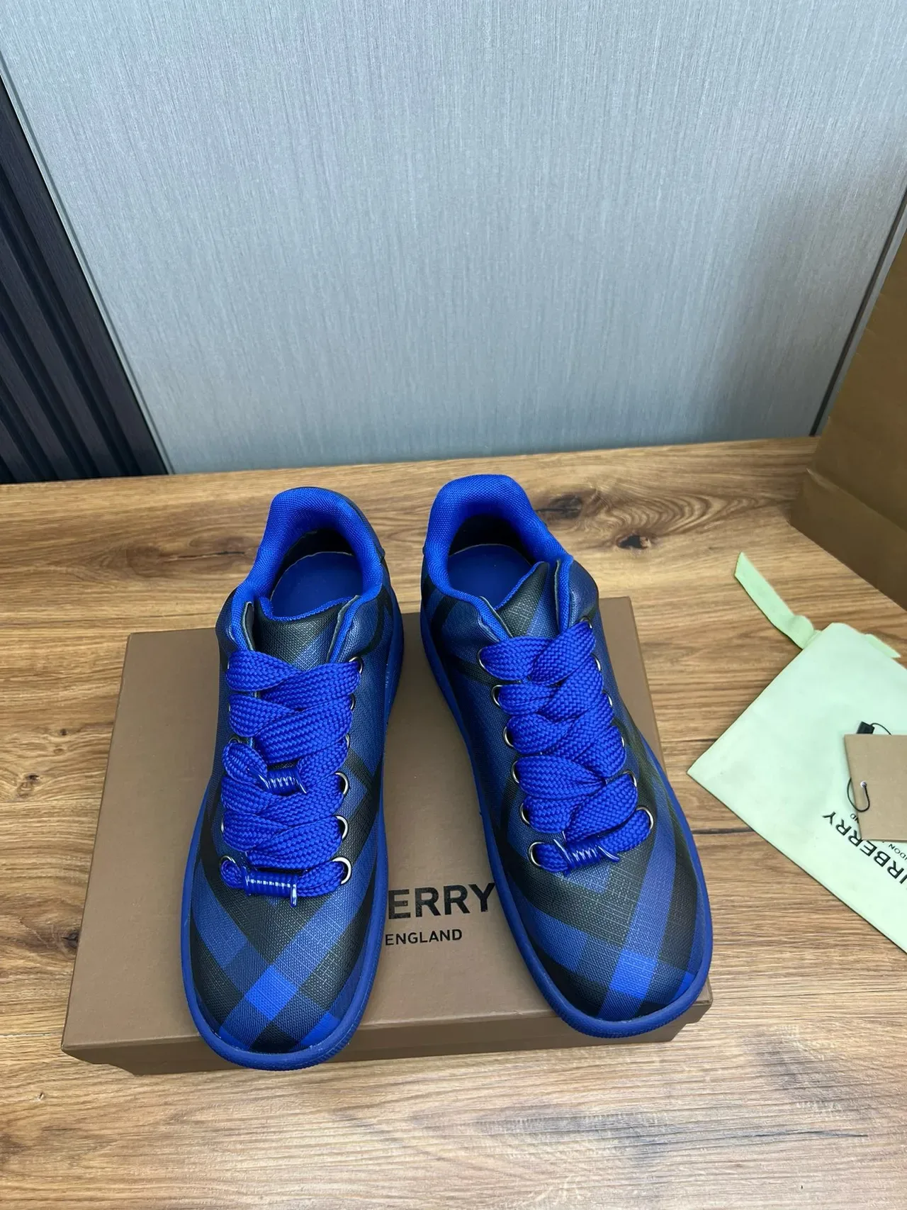 Burberry 蓝色 黑色 格子印花 纺织 鞋面 鲜艳 鞋带 和 鞋底 生活方式 运动鞋 2