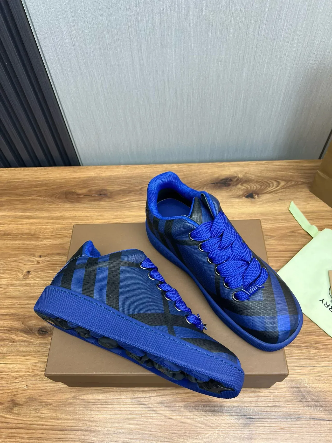 Burberry 蓝色 黑色 格子印花 纺织 鞋面 鲜艳 鞋带 和 鞋底 生活方式 运动鞋 6