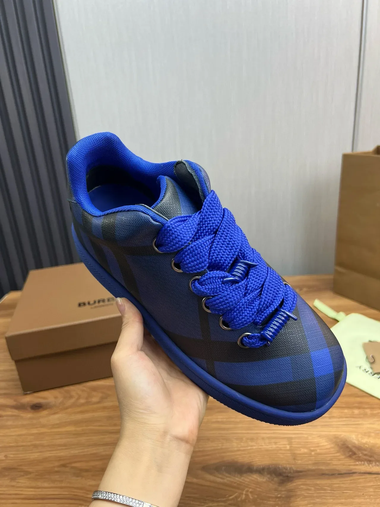 Burberry 蓝色 黑色 格子印花 纺织 鞋面 鲜艳 鞋带 和 鞋底 生活方式 运动鞋 7