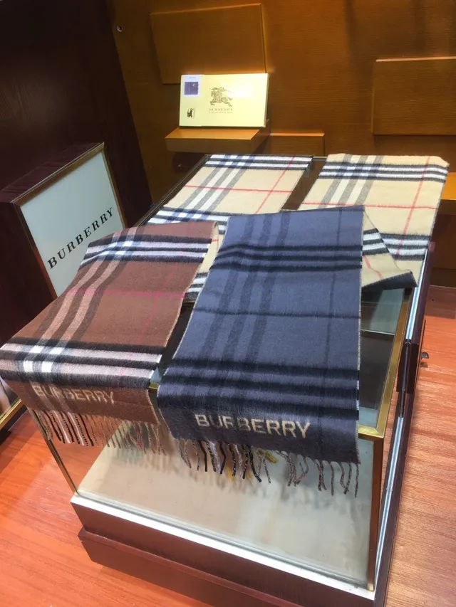 Burberry 棕米色 经典格子图案 编织纹理 山羊绒围巾 5