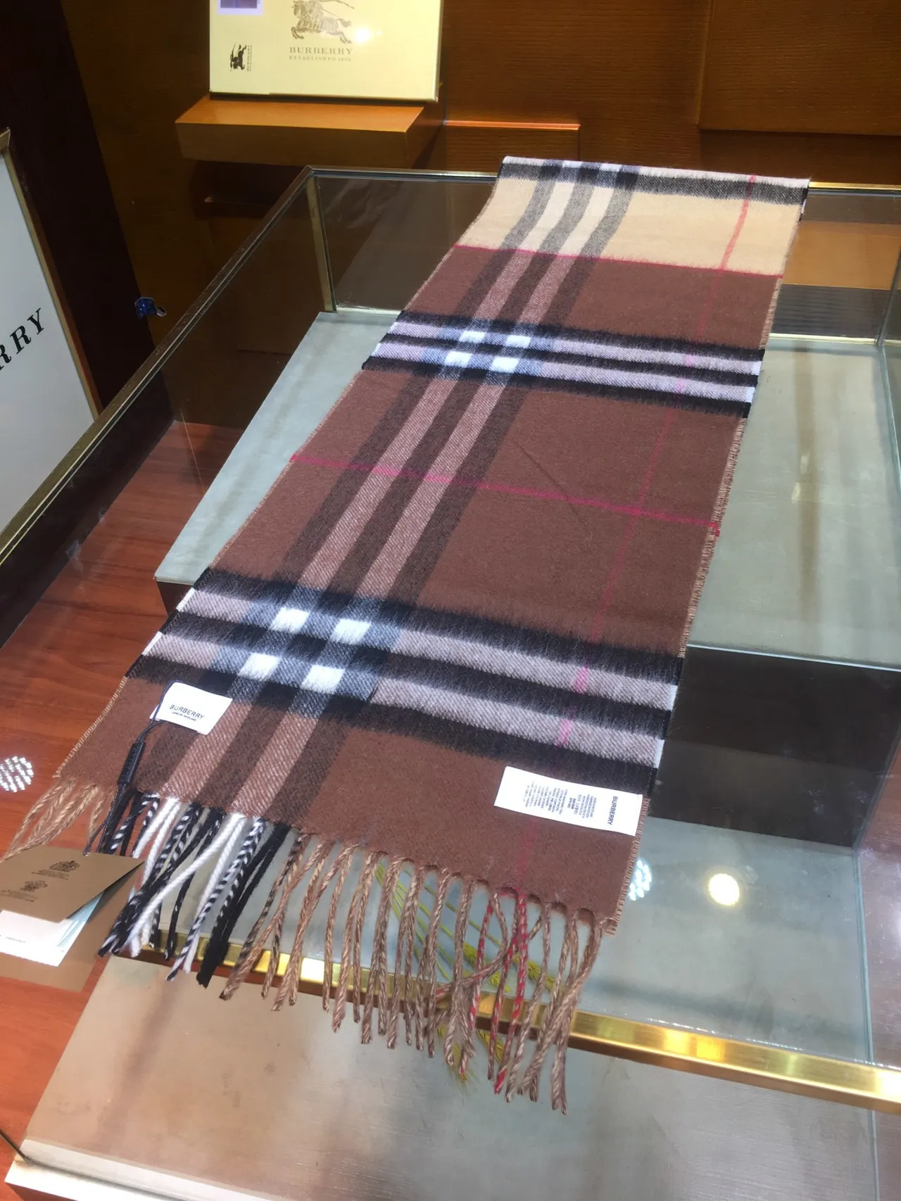 Burberry 棕米色 经典格子图案 编织纹理 山羊绒围巾 6