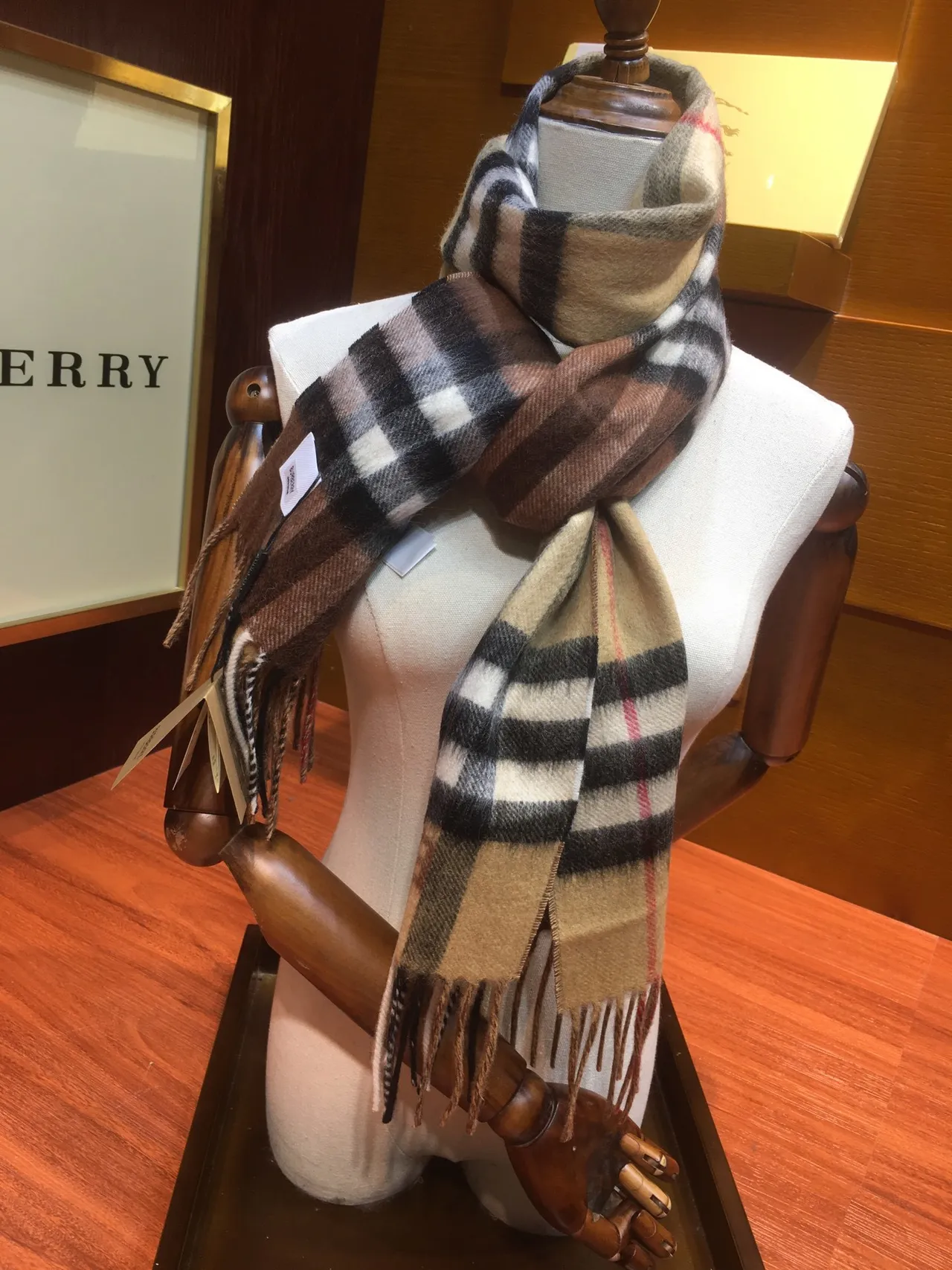 Burberry 棕米色 经典格子图案 编织纹理 山羊绒围巾 7