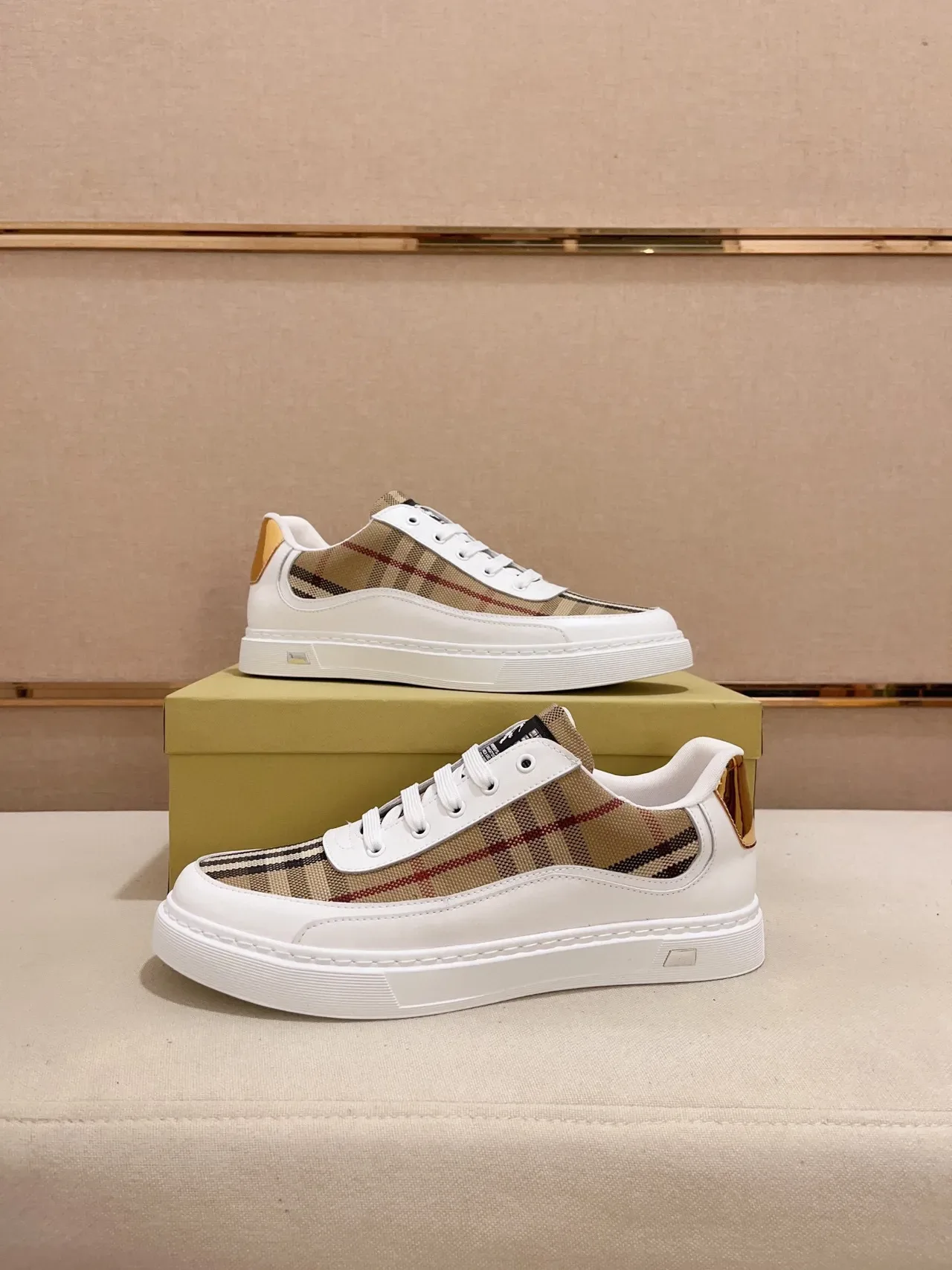 Burberry Check-Panel Sneaker Blanco 4