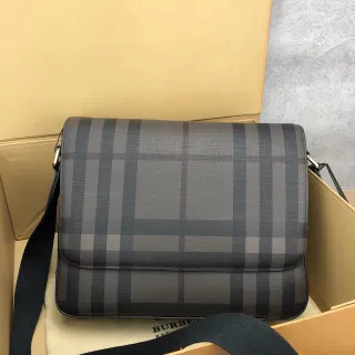 Burberry Check Print संरचित फ्लैप मेसेंजर बैग